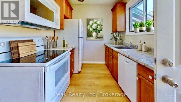 Photo 8 at 122 Keats Drive, Woodstock - South, Woodstock