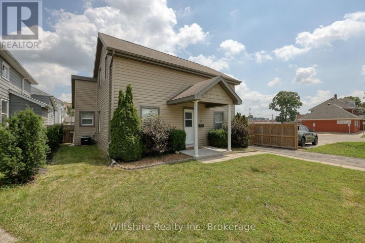 Photo 2 at 52 Bidwell Street, Tillsonburg