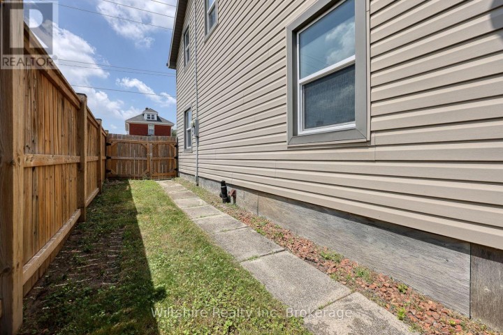Photo 5 at 52 Bidwell Street, Tillsonburg
