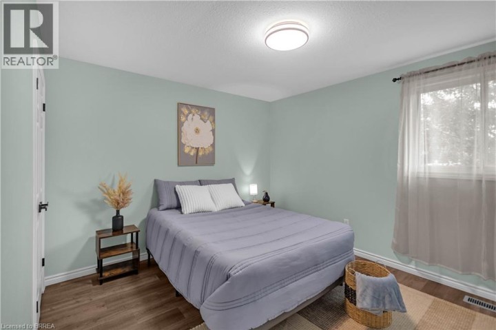 Photo 17 at 4 Dowden Avenue, Donegal / Mcguiness, Brantford