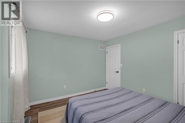Photo 19 at 4 Dowden Avenue, Donegal / Mcguiness, Brantford