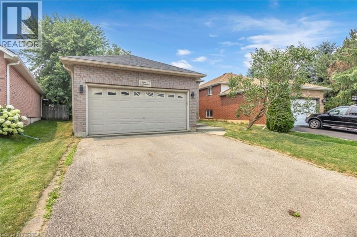 Photo 3 at 4 Dowden Avenue, Donegal / Mcguiness, Brantford