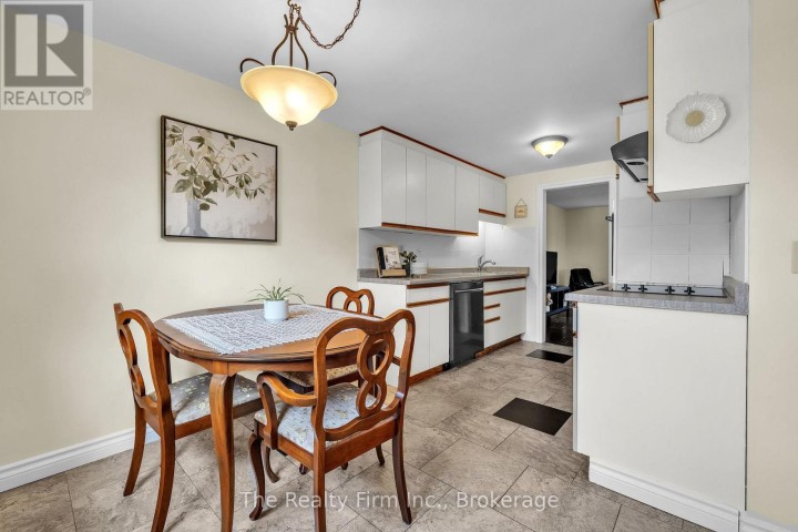 Photo 9 at 12 - 598 Durham Crescent, Woodstock - North, Woodstock