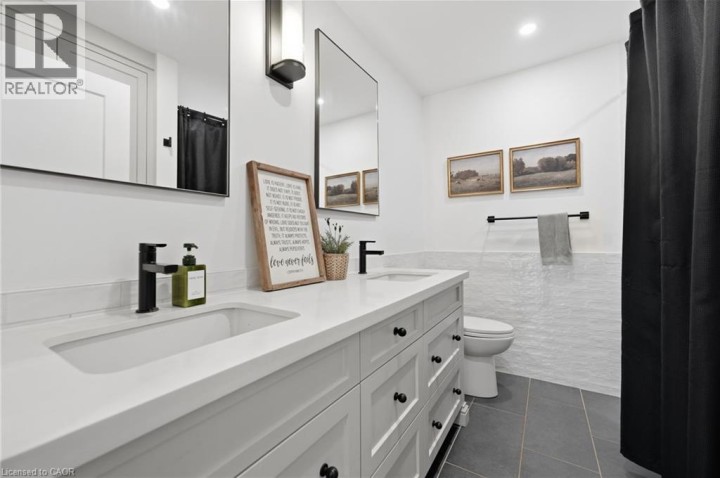 Photo 19 at 1422 E Colborne Street, Se Rural, Brantford