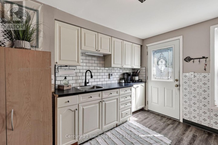 Photo 14 at 138 Main Street, Woodstock - South, Woodstock