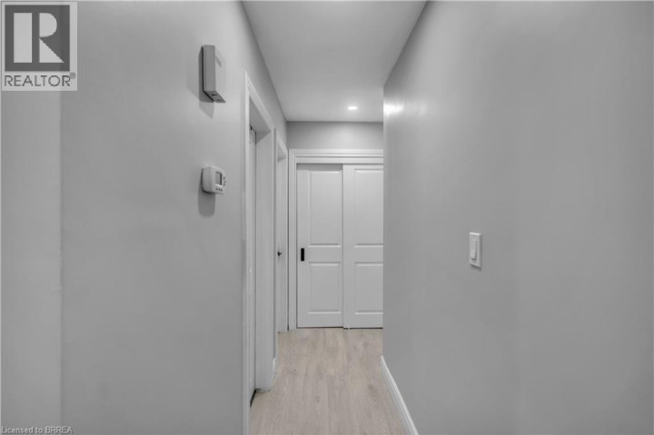 Photo 14 at 18 Kingsmount Crescent, Sw Rural, Brantford