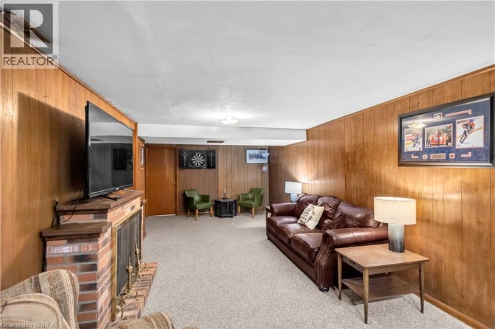 Photo 23 at 18 Kingsmount Crescent, Sw Rural, Brantford