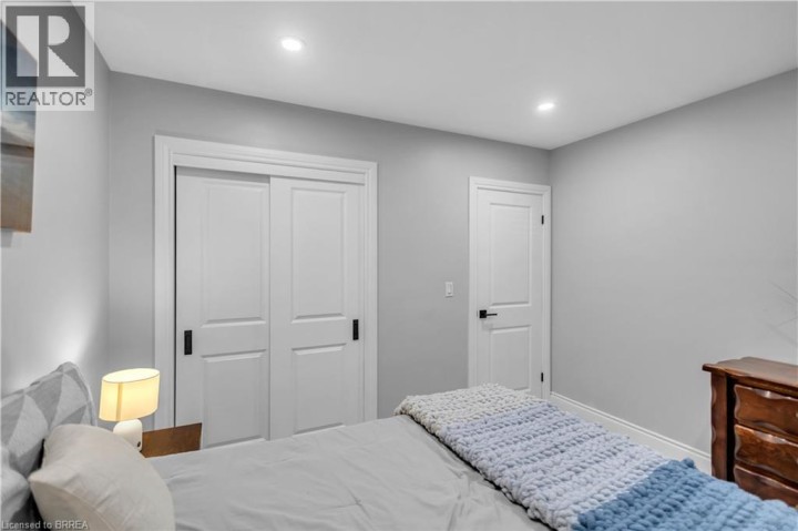 Photo 20 at 18 Kingsmount Crescent, Sw Rural, Brantford