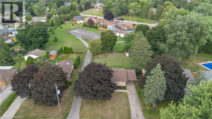 Photo 34 at 18 Kingsmount Crescent, Sw Rural, Brantford