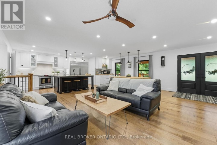 Photo 13 at 115 Lakeshore Road, Rural Houghton, Norfolk County