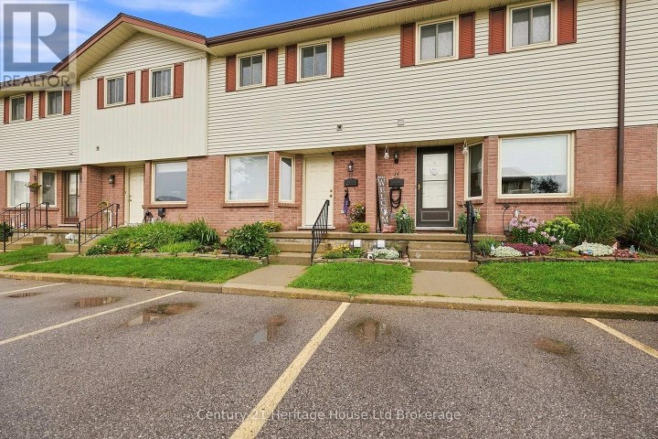 Photo 2 at 33 - 1115 Nellis Street, Woodstock - North, Woodstock