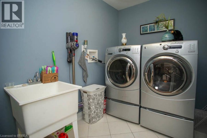 Photo 33 at 10 Bisset Avenue, Empire South, Brantford