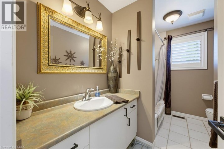 Photo 20 at 82 Olivetree Road, Mayfair, Brantford