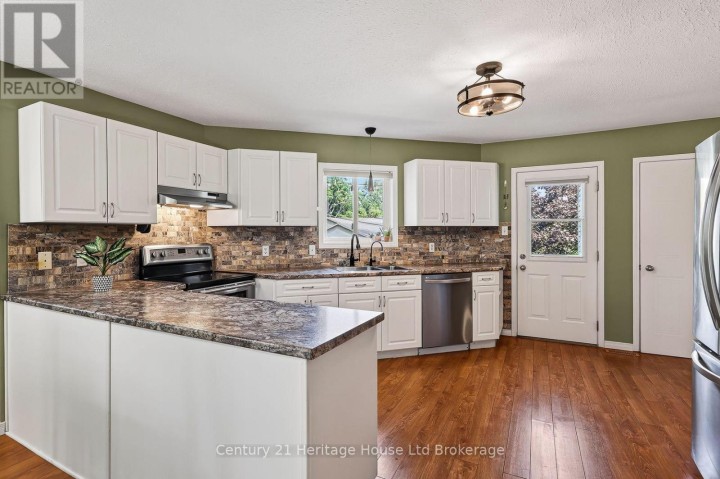 Photo 10 at 6 Crusoe Place, Ingersoll - North, Ingersoll