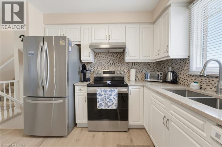 Photo 10 at 42 Buchanan Crescent, Lynden Hills, Brantford