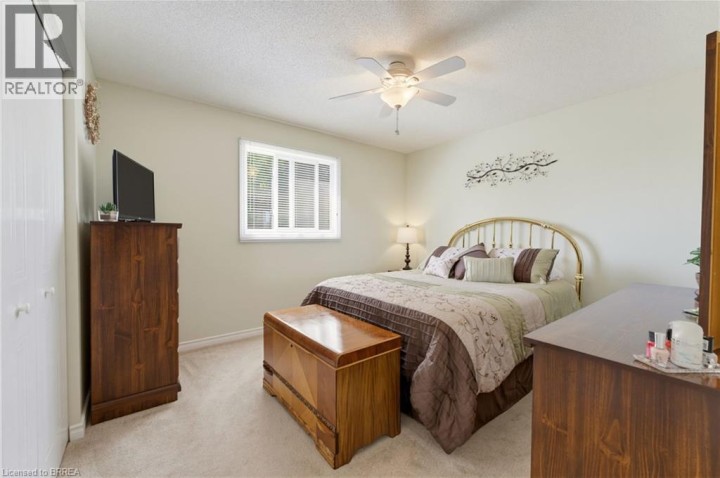 Photo 11 at 42 Buchanan Crescent, Lynden Hills, Brantford