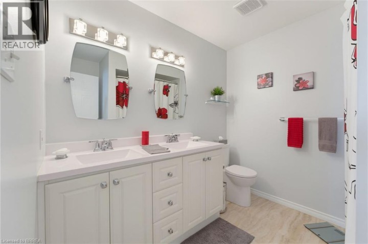 Photo 14 at 42 Buchanan Crescent, Lynden Hills, Brantford