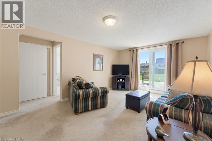 Photo 15 at 42 Buchanan Crescent, Lynden Hills, Brantford