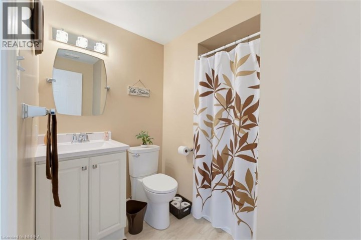 Photo 18 at 42 Buchanan Crescent, Lynden Hills, Brantford