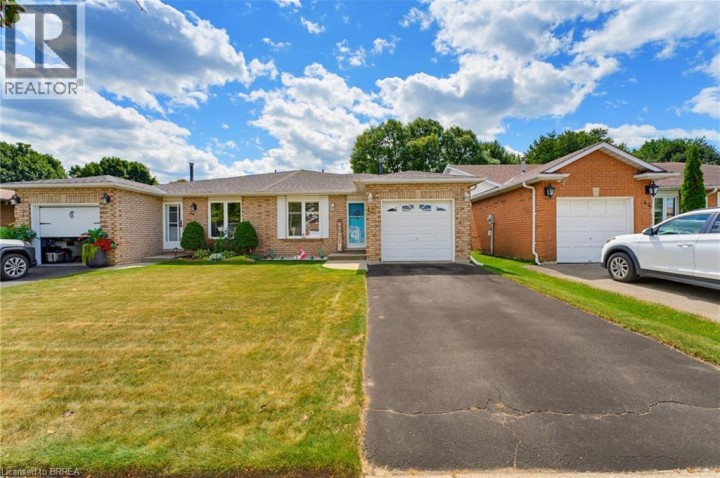Photo 2 at 42 Buchanan Crescent, Lynden Hills, Brantford