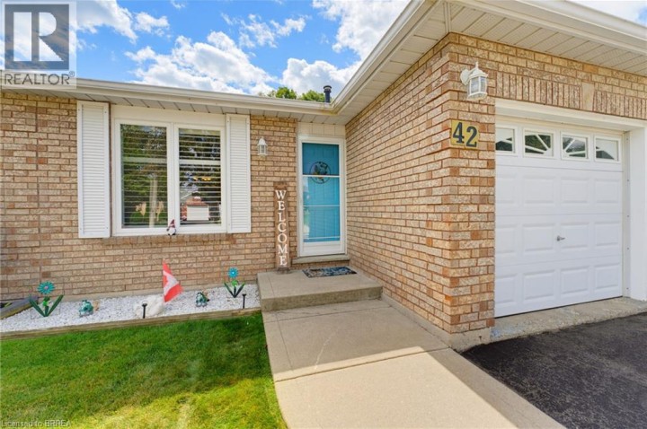 Photo 3 at 42 Buchanan Crescent, Lynden Hills, Brantford