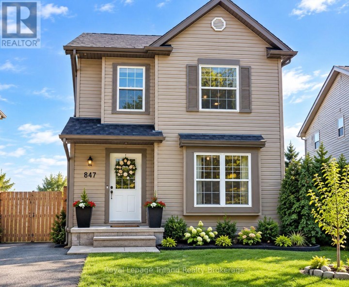 Photo 2 at 847 Hunters Gate Crescent, Woodstock - South, Woodstock