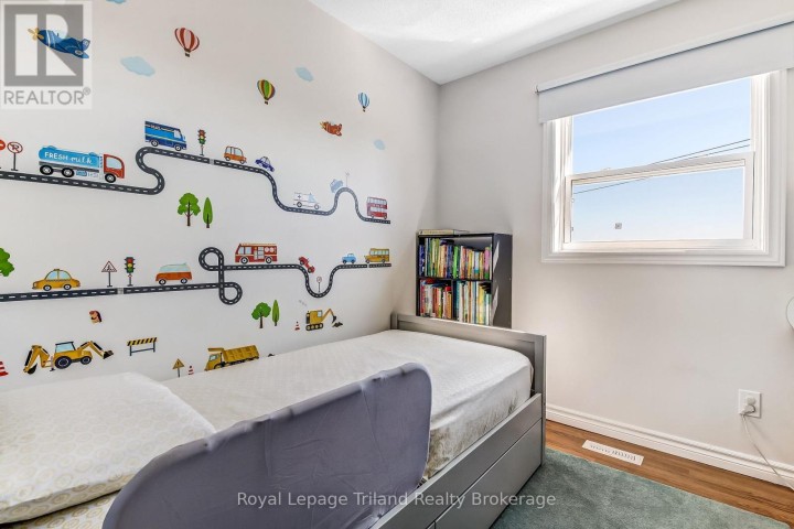 Photo 17 at 847 Hunters Gate Crescent, Woodstock - South, Woodstock