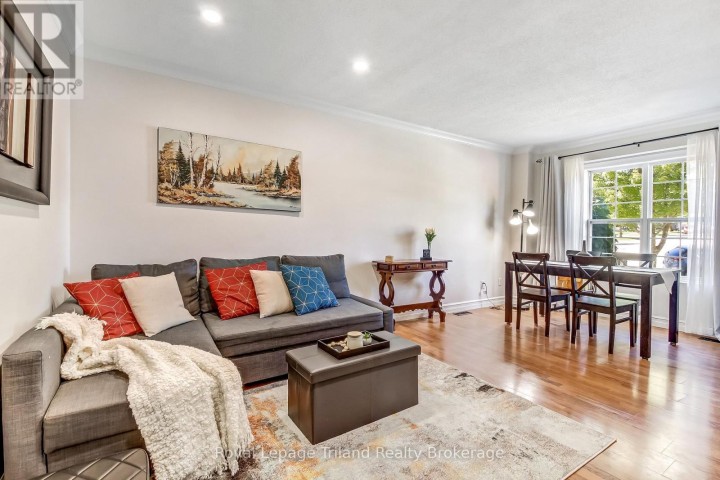 Photo 11 at 847 Hunters Gate Crescent, Woodstock - South, Woodstock