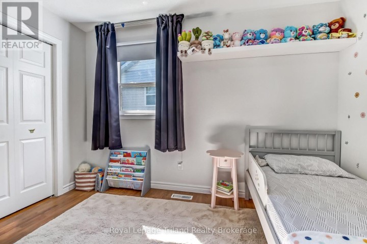 Photo 18 at 847 Hunters Gate Crescent, Woodstock - South, Woodstock