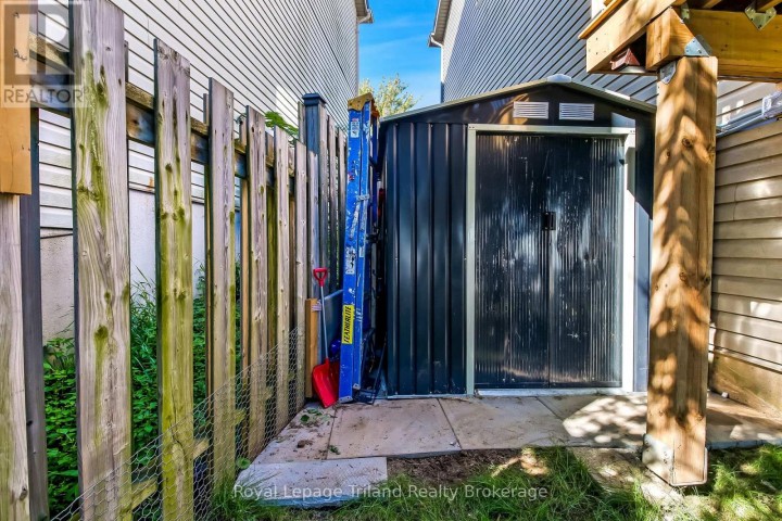 Photo 10 at 847 Hunters Gate Crescent, Woodstock - South, Woodstock