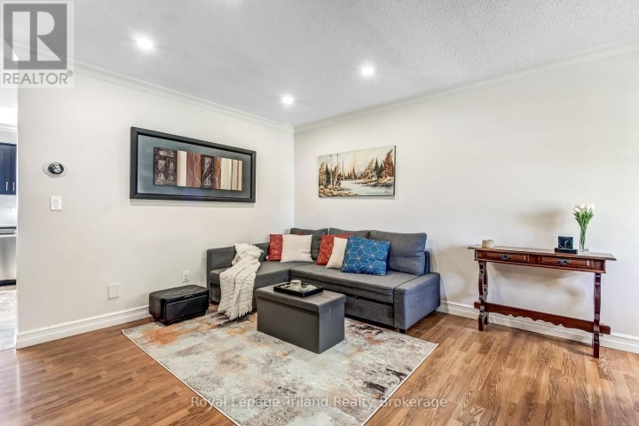 Photo 12 at 847 Hunters Gate Crescent, Woodstock - South, Woodstock