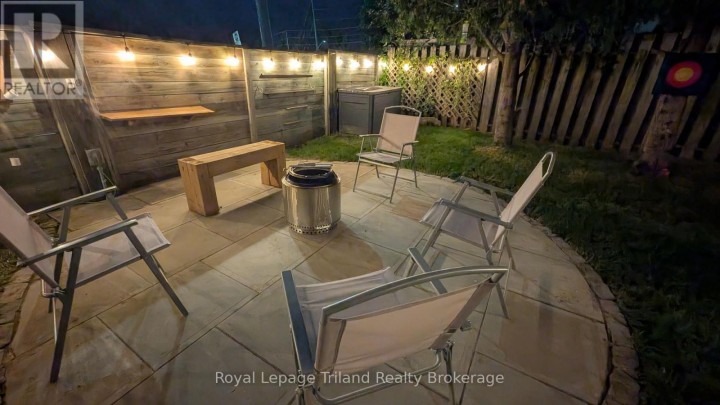 Photo 28 at 847 Hunters Gate Crescent, Woodstock - South, Woodstock