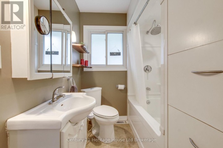 Photo 13 at 683 College Avenue, Woodstock - South, Woodstock