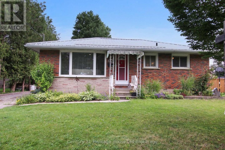 Photo 3 at 683 College Avenue, Woodstock - South, Woodstock