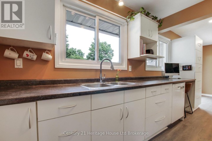 Photo 9 at 683 College Avenue, Woodstock - South, Woodstock