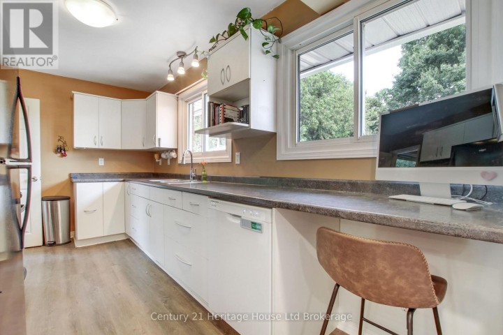 Photo 8 at 683 College Avenue, Woodstock - South, Woodstock