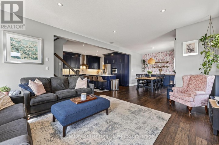 Photo 15 at 924 N Springbank Avenue, Woodstock - North, Woodstock