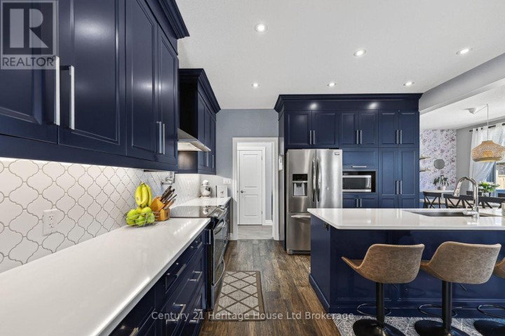 Photo 13 at 924 N Springbank Avenue, Woodstock - North, Woodstock