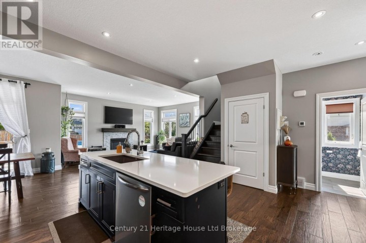 Photo 14 at 924 N Springbank Avenue, Woodstock - North, Woodstock