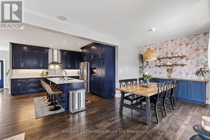 Photo 2 at 924 N Springbank Avenue, Woodstock - North, Woodstock