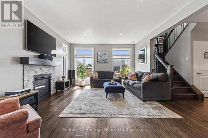 Photo 3 at 924 N Springbank Avenue, Woodstock - North, Woodstock