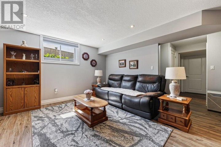Photo 33 at 924 N Springbank Avenue, Woodstock - North, Woodstock