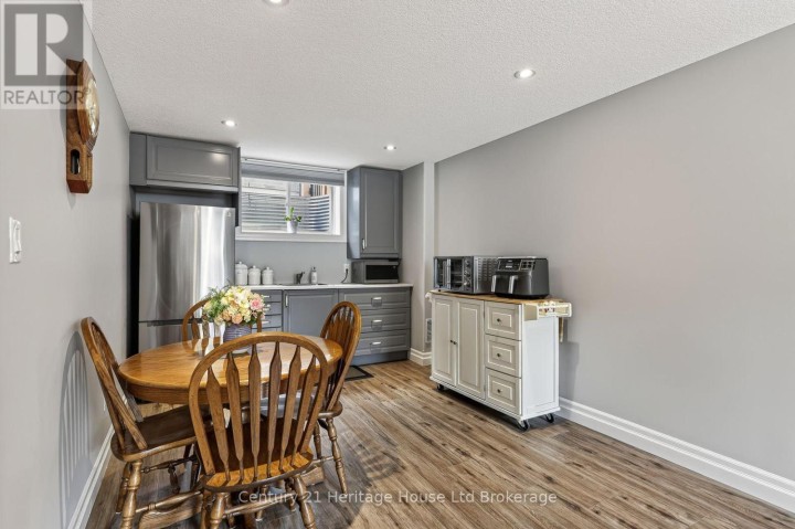 Photo 4 at 924 N Springbank Avenue, Woodstock - North, Woodstock