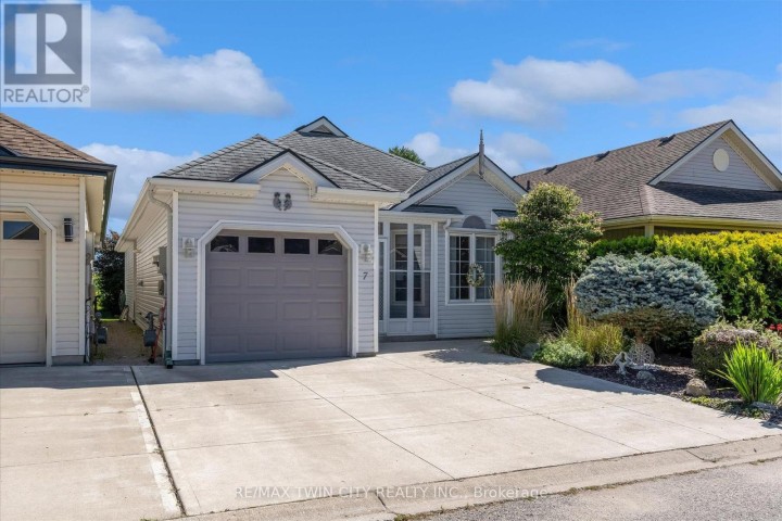 Photo 2 at 7 Aspen Lane, Port Rowan, Norfolk County