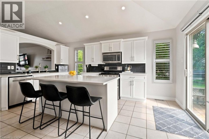 Photo 11 at 33 Stratford Terrace, Hillcrest, Brantford