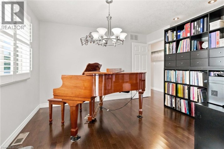 Photo 14 at 33 Stratford Terrace, Hillcrest, Brantford