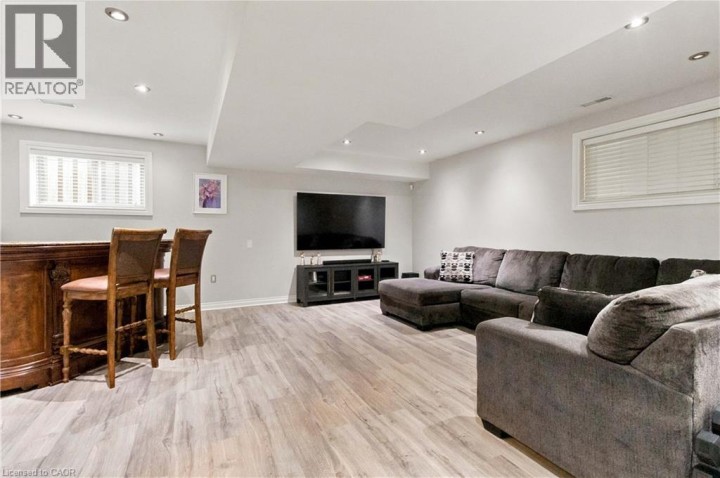 Photo 25 at 33 Stratford Terrace, Hillcrest, Brantford