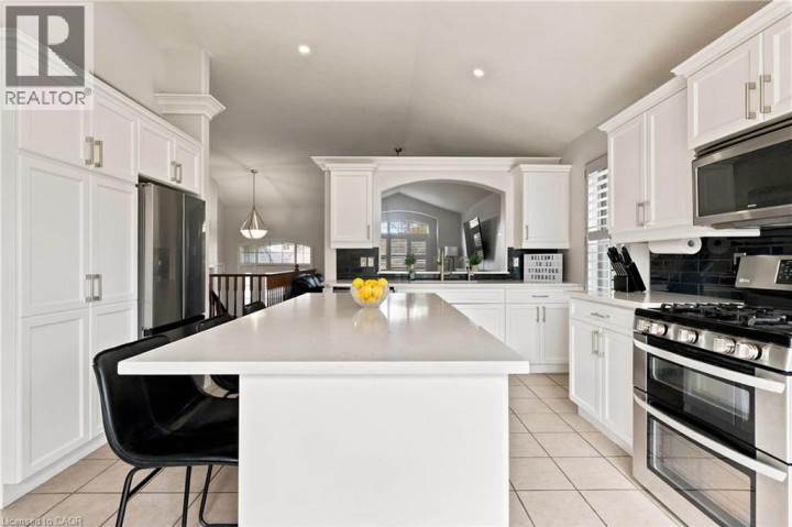 Photo 13 at 33 Stratford Terrace, Hillcrest, Brantford