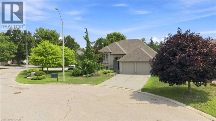 Photo 2 at 33 Stratford Terrace, Hillcrest, Brantford
