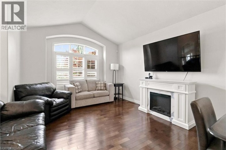 Photo 4 at 33 Stratford Terrace, Hillcrest, Brantford
